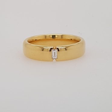 Diamond set wedding ring