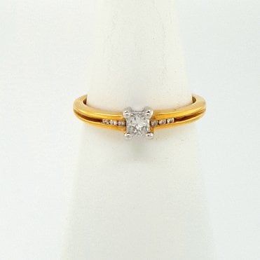 Princess Cut Diamond Solitaire ring 18ct yellow gold