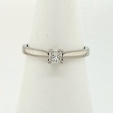 Princess Cut Diamond Solitaire Ring in Platinum