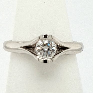 Round Brilliant Cut Diamond Solitaire Ring 0.50cts in 18ct WG