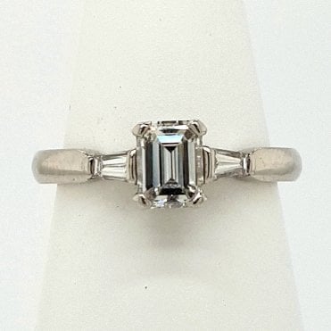 Solitaire Emerald cut Diamond ring 1.03cts in Platinum
